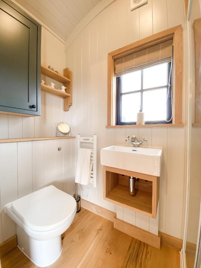 The Black Swan Shepherd Hut Ketton 외부 사진