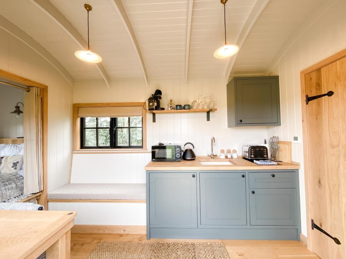 The Black Swan Shepherd Hut Ketton 외부 사진