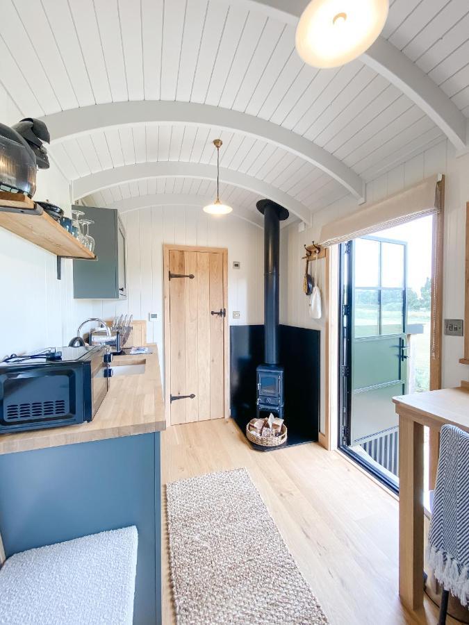 The Black Swan Shepherd Hut Ketton 외부 사진